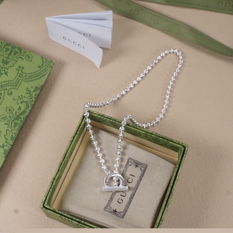 G*u*i necklaces